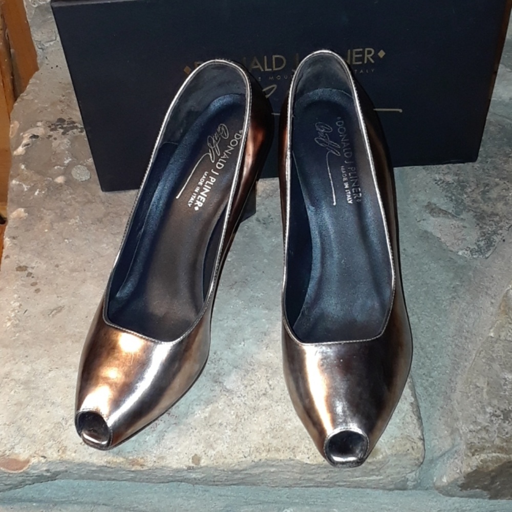 Donald J. Pliner pewter heels - Picture 5 of 8